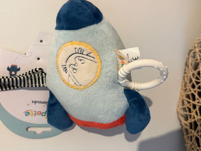 DOUDOU MUSICAL GALIPETTE MRSA FUSEE pingouin bleu rouge 16cm