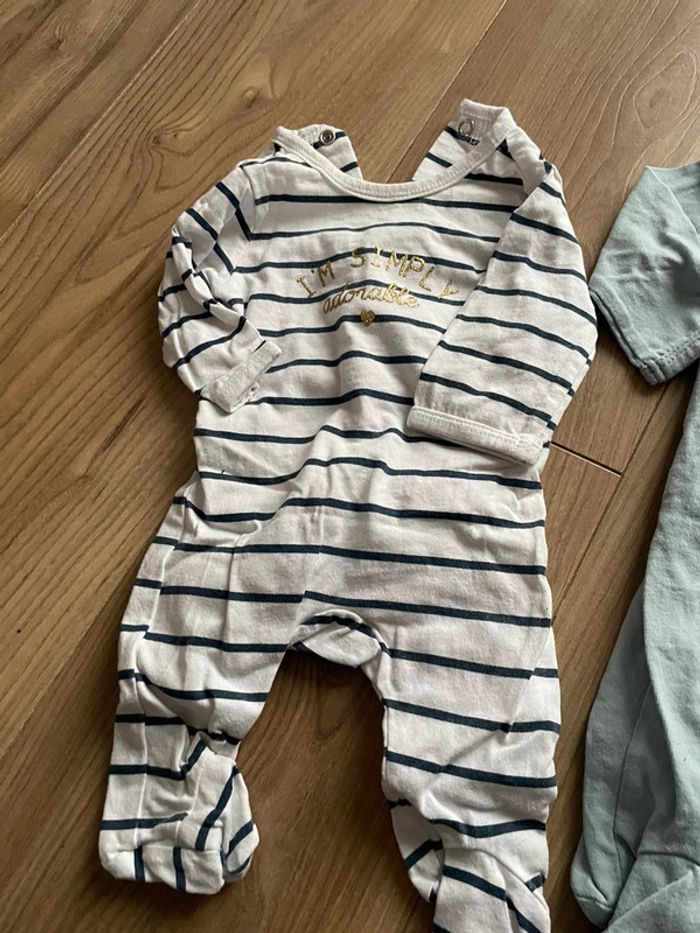 Lot 2 pyjamas 1 mois - photo numéro 4