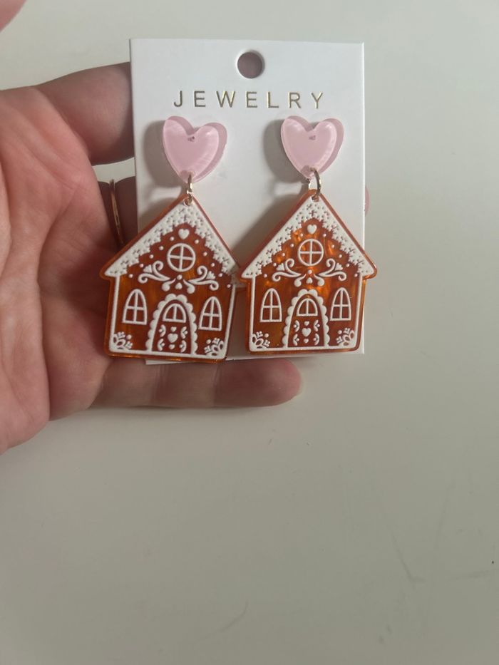 Boucles d’oreilles thème Noël  NEUVES avec étiquette  pour femme maison pain d’épices - photo numéro 4