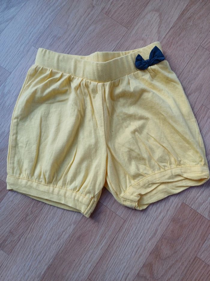 Short jaune