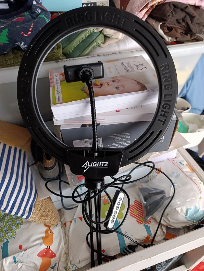 Pied lumière avec télécommande sur fil - photo numéro 2