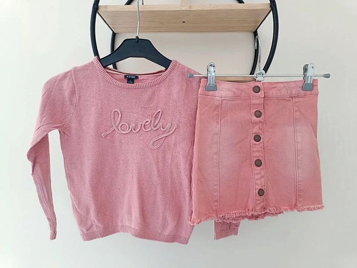 4 ans ensemble teeshirt Vertbaudet et jupe monoprix