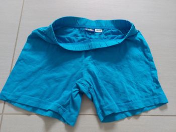 Short bleu
