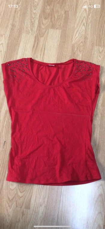 T-shirt rouge avec Clous camaïeu taille 40