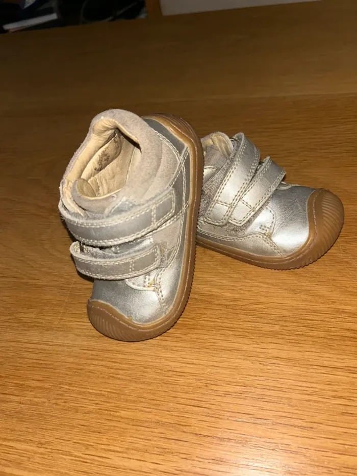 Chaussure cuir argenté 21