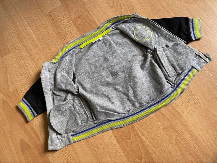 Joli gilet gris et noir Disney Mickey T. 6 mois/68 cm garçon TBE - photo numéro 3