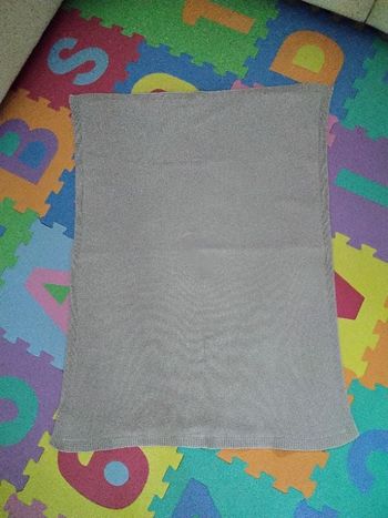 Couverture / couvre lit gris clair