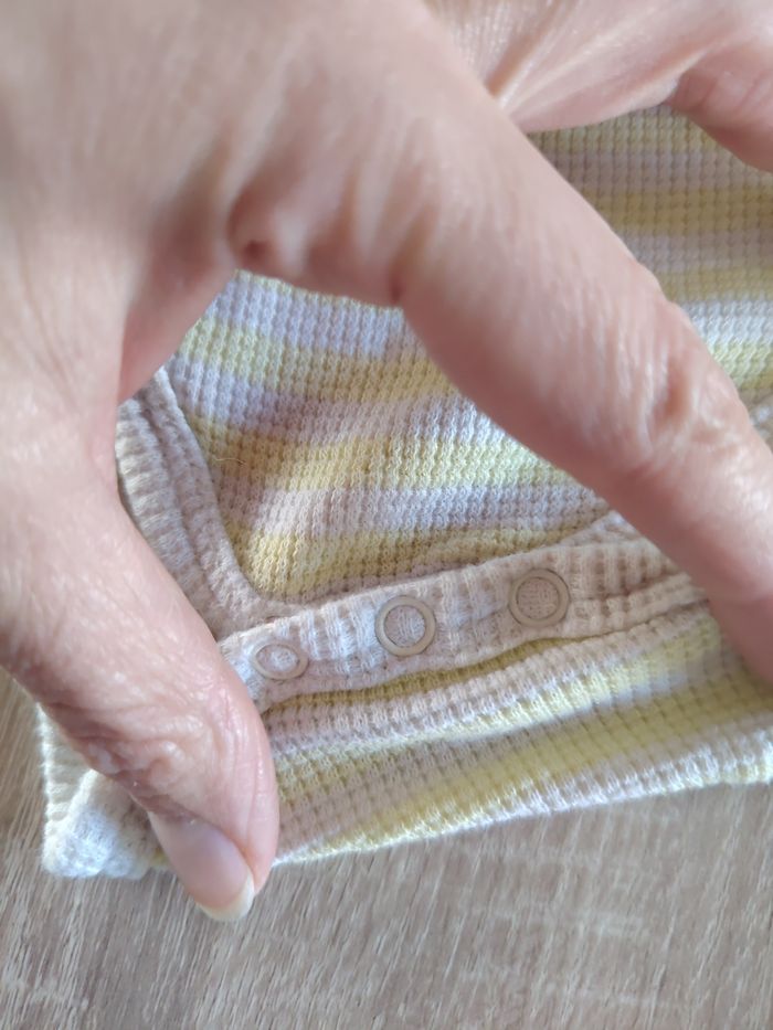 Lot de 2 Bodies en coton 36 mois Kiabi tbe - photo numéro 4