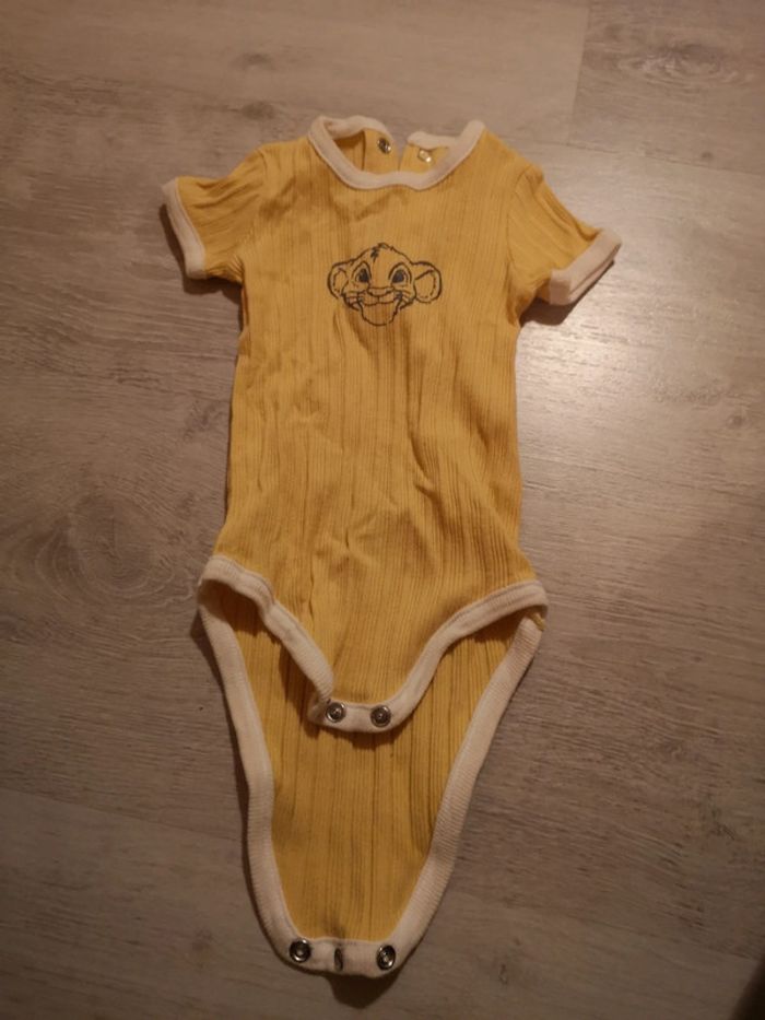 Bodie jaune 6 mois roi lion symba