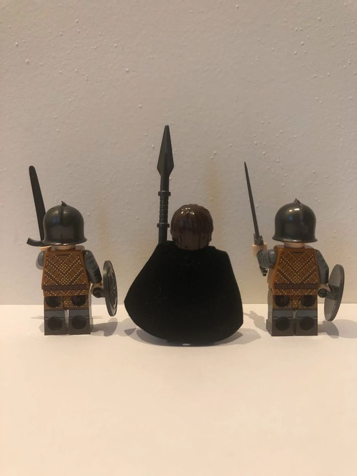Figurine type lego Chef de l’armée des Stark avec 2 soldats Game of thrones - photo numéro 3