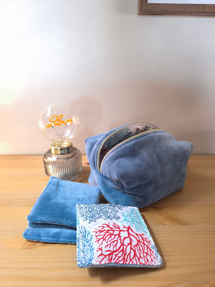 Coffret trousse de toilette et lingettes - photo numéro 4