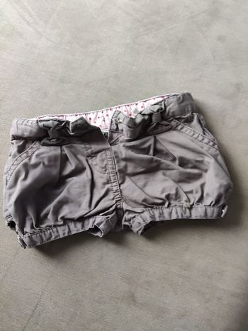 Short gris  tape a l'oeil 18 mois