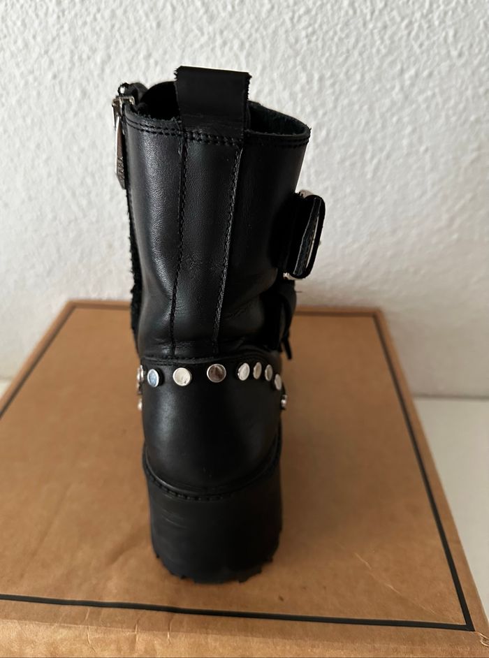 Bottines en cuir noires cloutées style motard - Zara - photo numéro 4