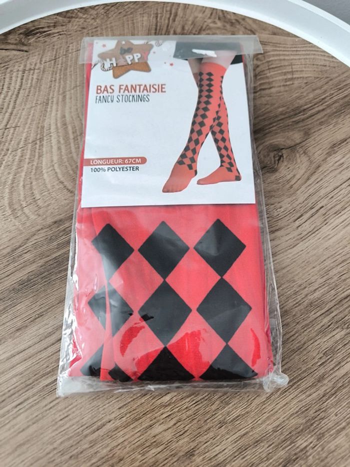 Paire de bas fantaisie Arlequin rouge losange noir neuf