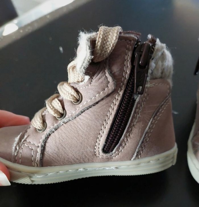 Chaussures fourrées taille 19 - photo numéro 3