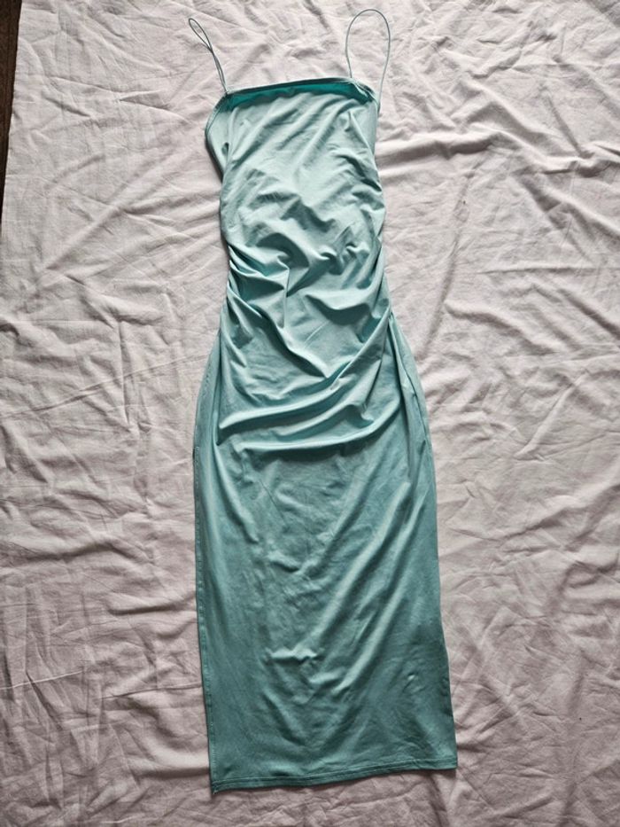 Robe dos nu
