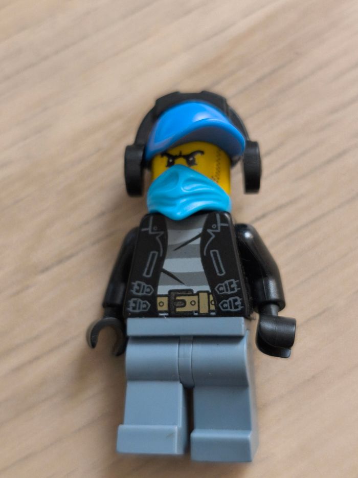 2 personnages Lego - photo numéro 3