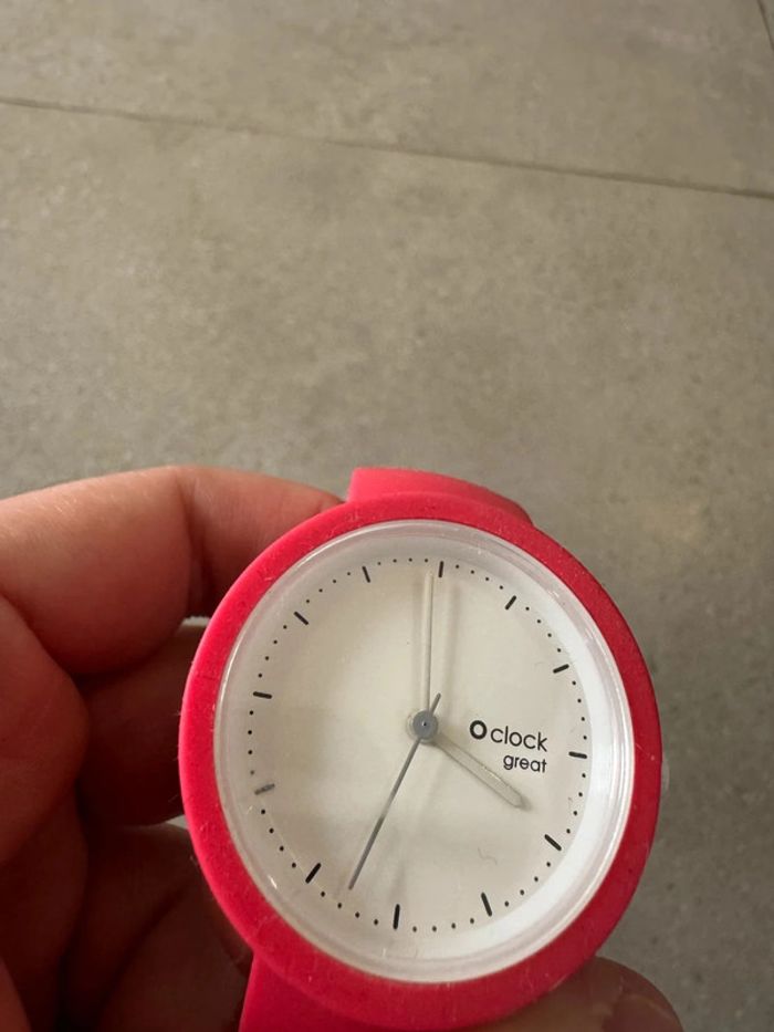 Montre rose O clock élastique, très bon état, pile à changer - photo numéro 4