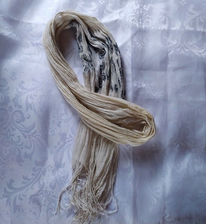 Foulard fleuri crème et noir - photo numéro 2