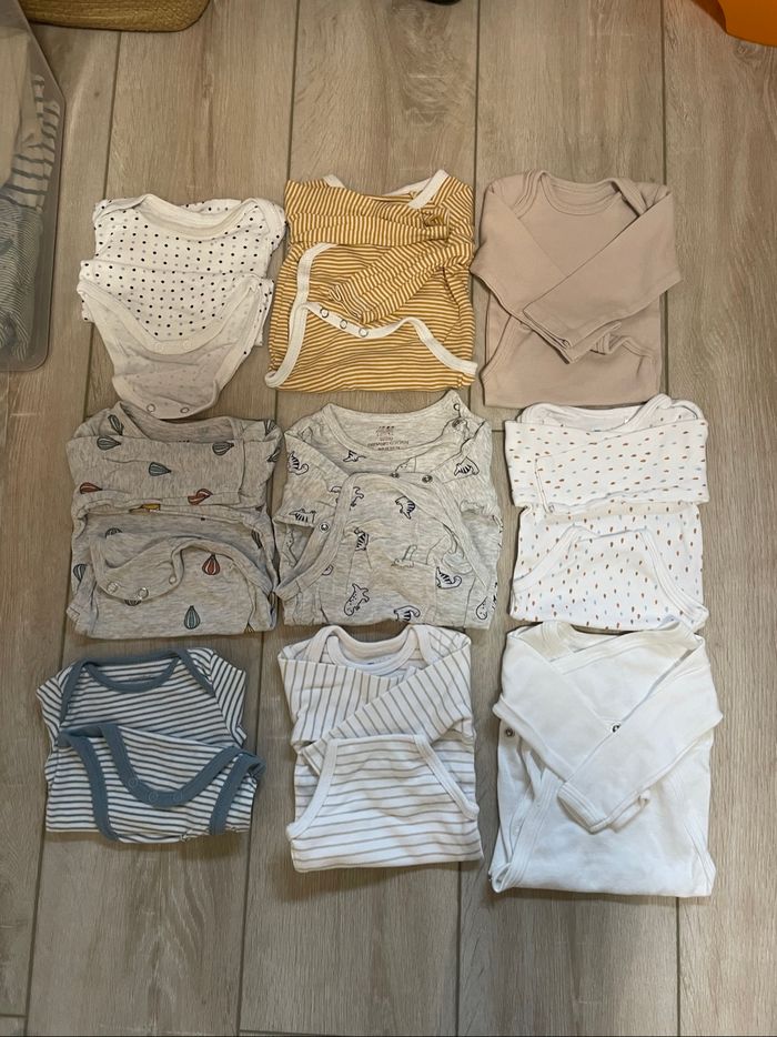 Lot bodies 3mois