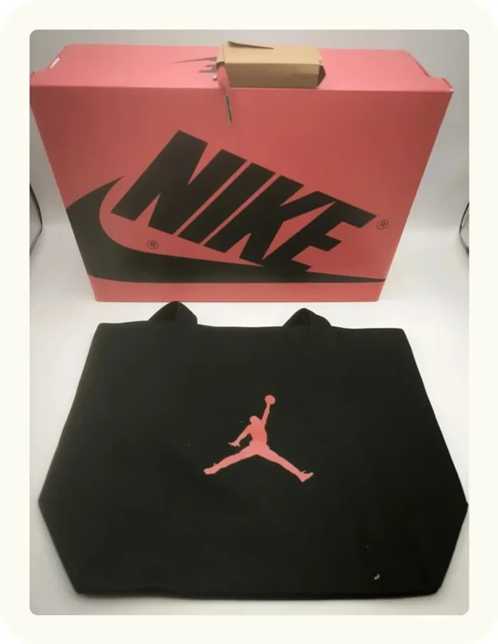 Baskets montantes Nike Jordan 1 retro hi og Taille 43 Neuves - photo numéro 10