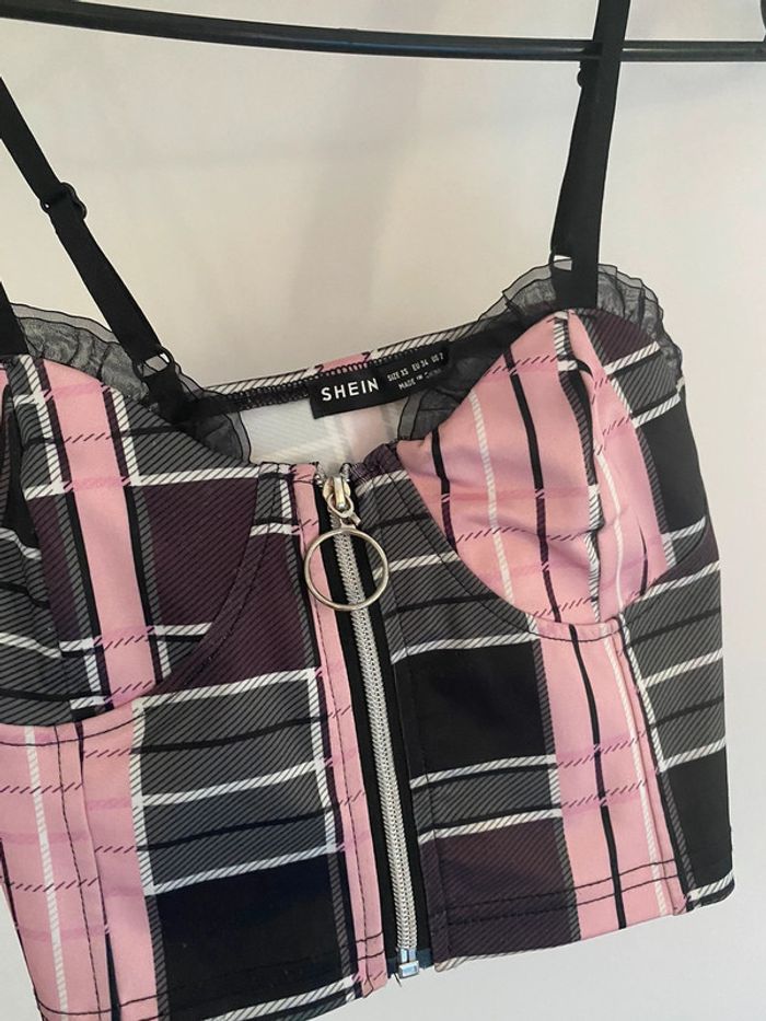 Crop top court tendance carreaux rose - photo numéro 2