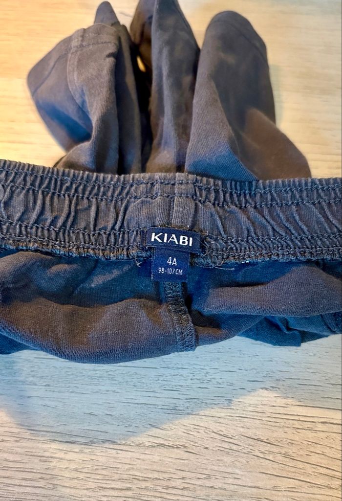 💜 Short gris Kiabi taille 4 ans 💜 - photo numéro 3