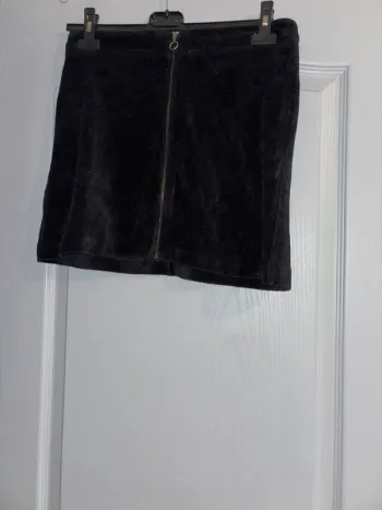 Jupe noire velours taille M mango