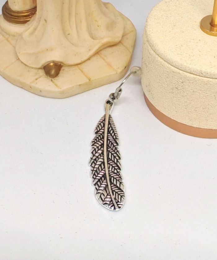 Boucles d'oreilles pendantes plume - photo numéro 2
