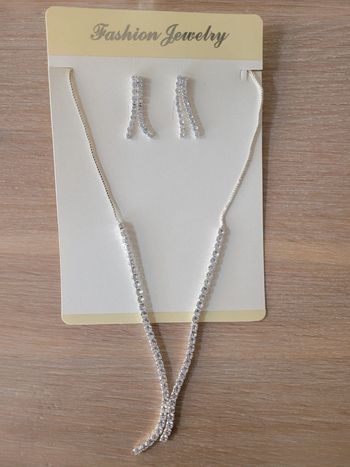 Parure collier et boucles d'oreilles