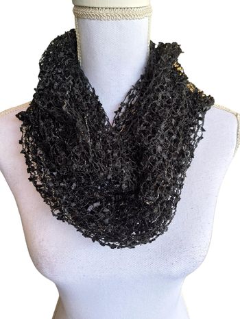 Tour de cou noir argenté