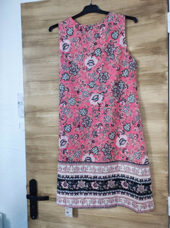 Robe courte légère rose imprimé neuve 38 - photo numéro 2