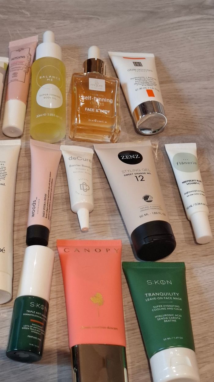 Lit de produits cosmétiques - photo numéro 2
