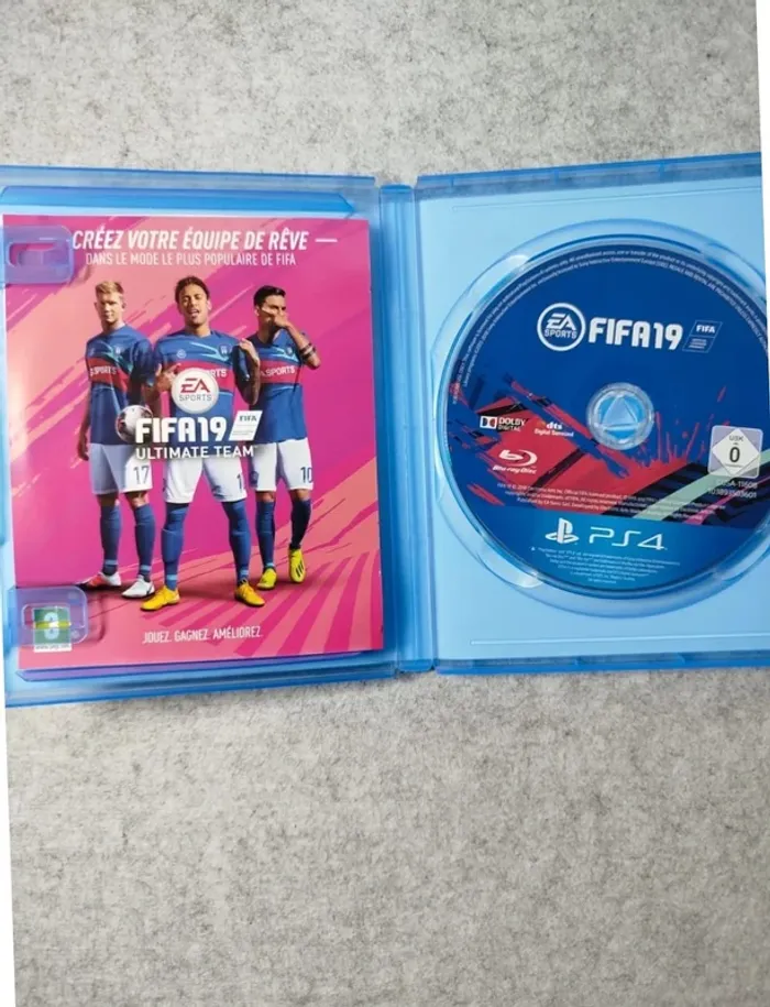 Jeu Fifa 19 PS4 avec notice - photo numéro 3