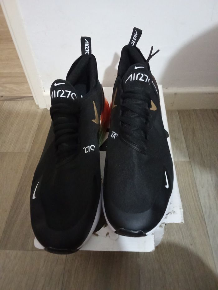 Basket air 270 noir blanc rouge