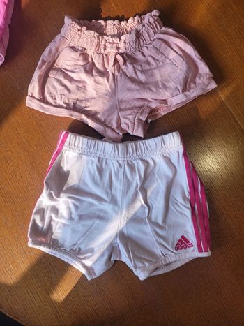 2 shorts 2 ans Adidas et Vertbaudet