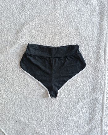 Mini short noir bord blanc vintage sport y2k