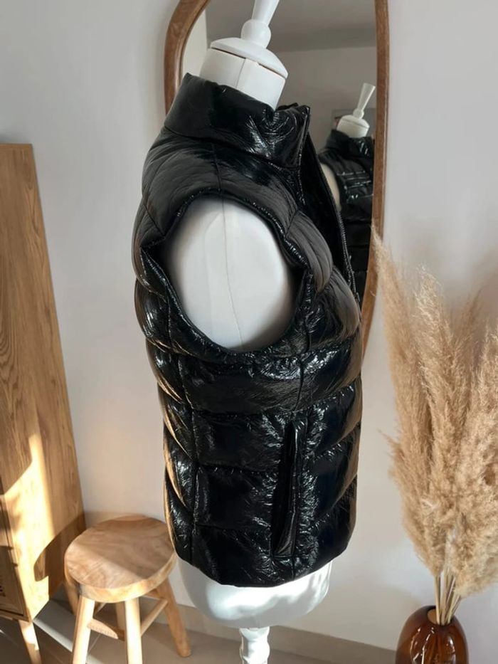 Doudoune sans manches noire Prada - photo numéro 4