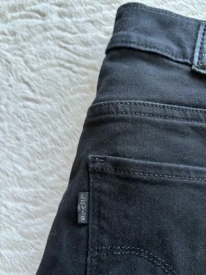 Jean Lévi’s 724 premium high rise straight droit noir taille mi haute W27 36/38 S/M parfaite état - photo numéro 3
