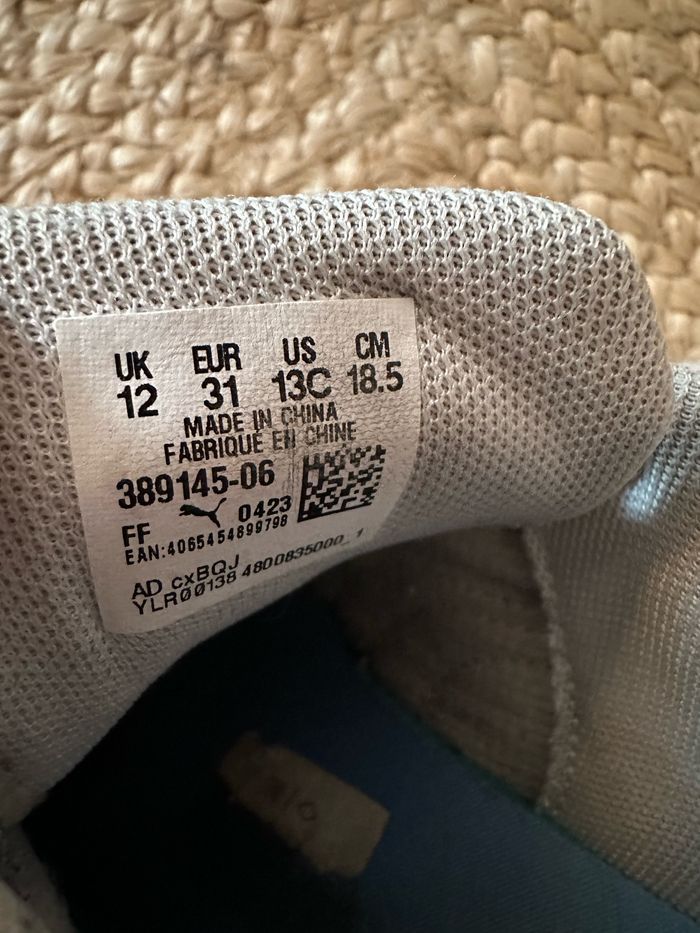 Baskets puma blanc/bleu pointure 31 bon état à scratch - photo numéro 5