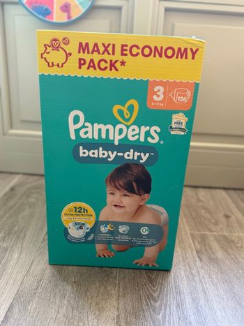 Couches Pampers baby dry taille 3 