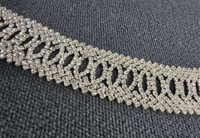 Bracelet  argenté à strass effet maille tressée
 Mariage soirée - photo numéro 3