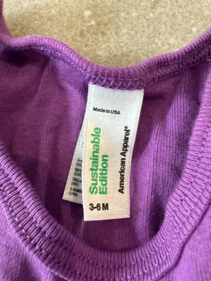 Robe violette American Apparel, taille 3/6 mois, neuve, valeur 20€ - photo numéro 2