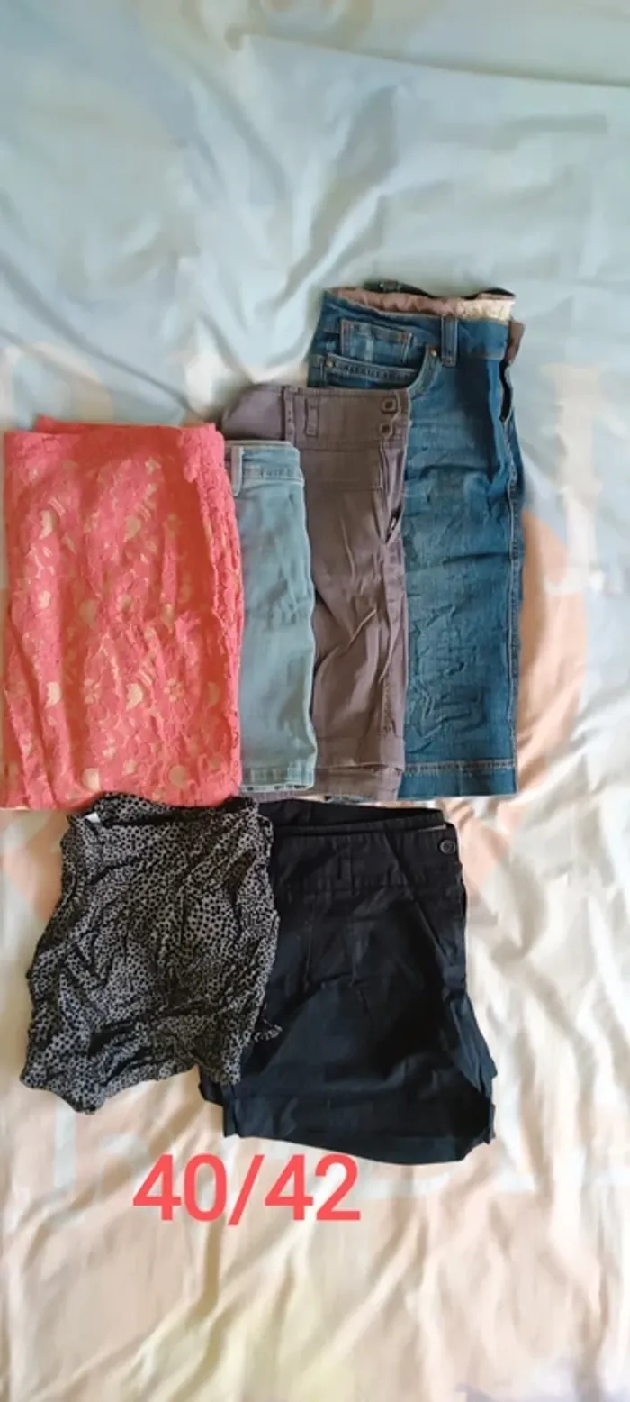 Lot 4 jupes + 2 shorts 40/42
