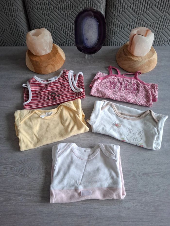 Bodies lot de 5 taille 18 mois