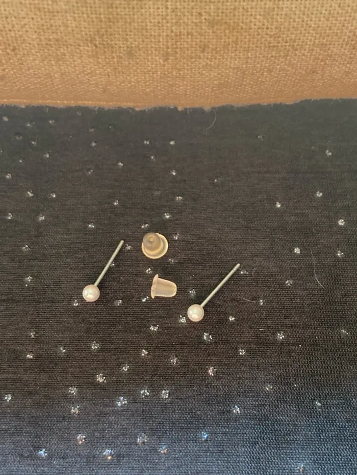 Fines boucles d'oreilles perles nacrées 2mm - photo numéro 2