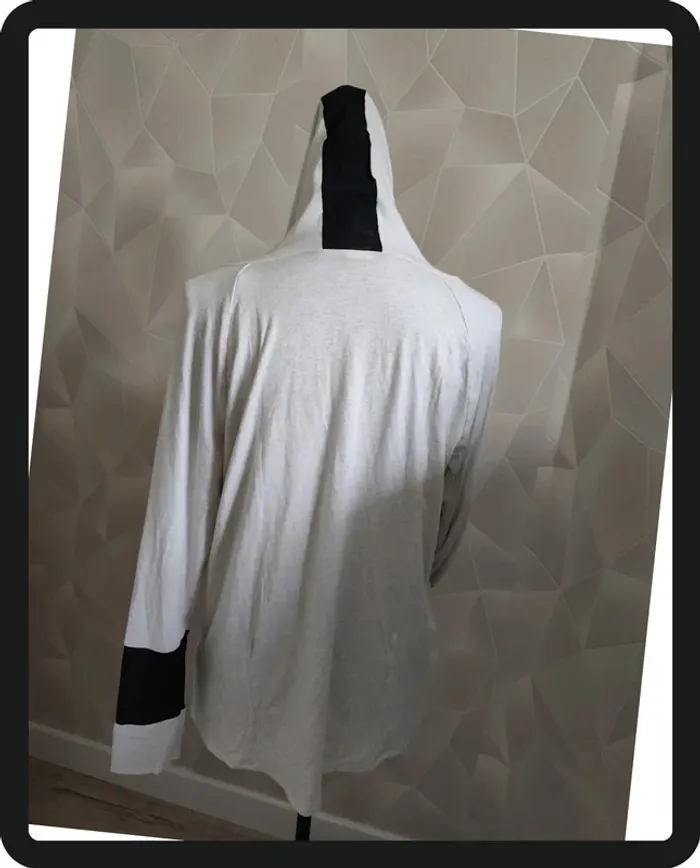 Haut a capuche - photo numéro 4