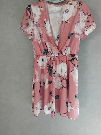 Robe courte fleurie avec ceinture 