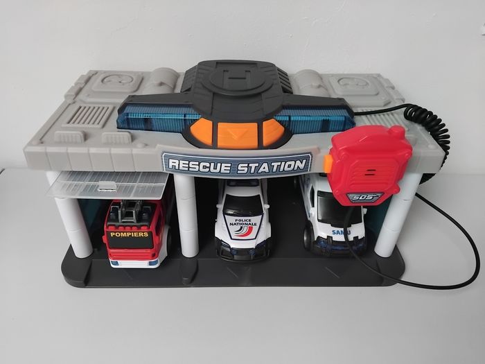 CENTRE DE SECOURS Pompier Police Ambulance Complet 🚑 - photo numéro 3