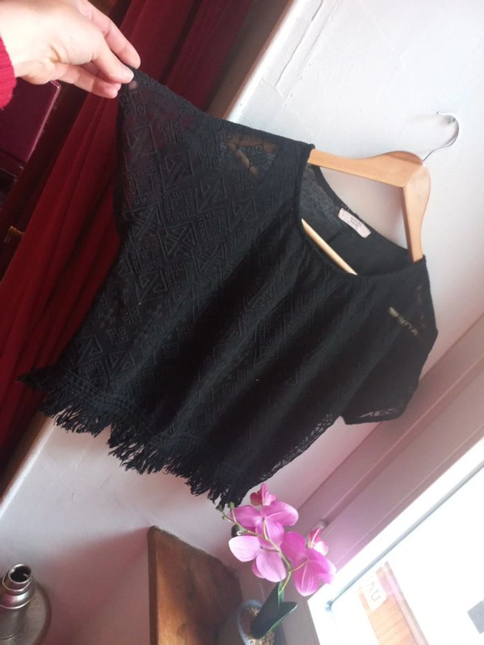 Beau Tshirt a franges taille 36 a 40 - photo numéro 2